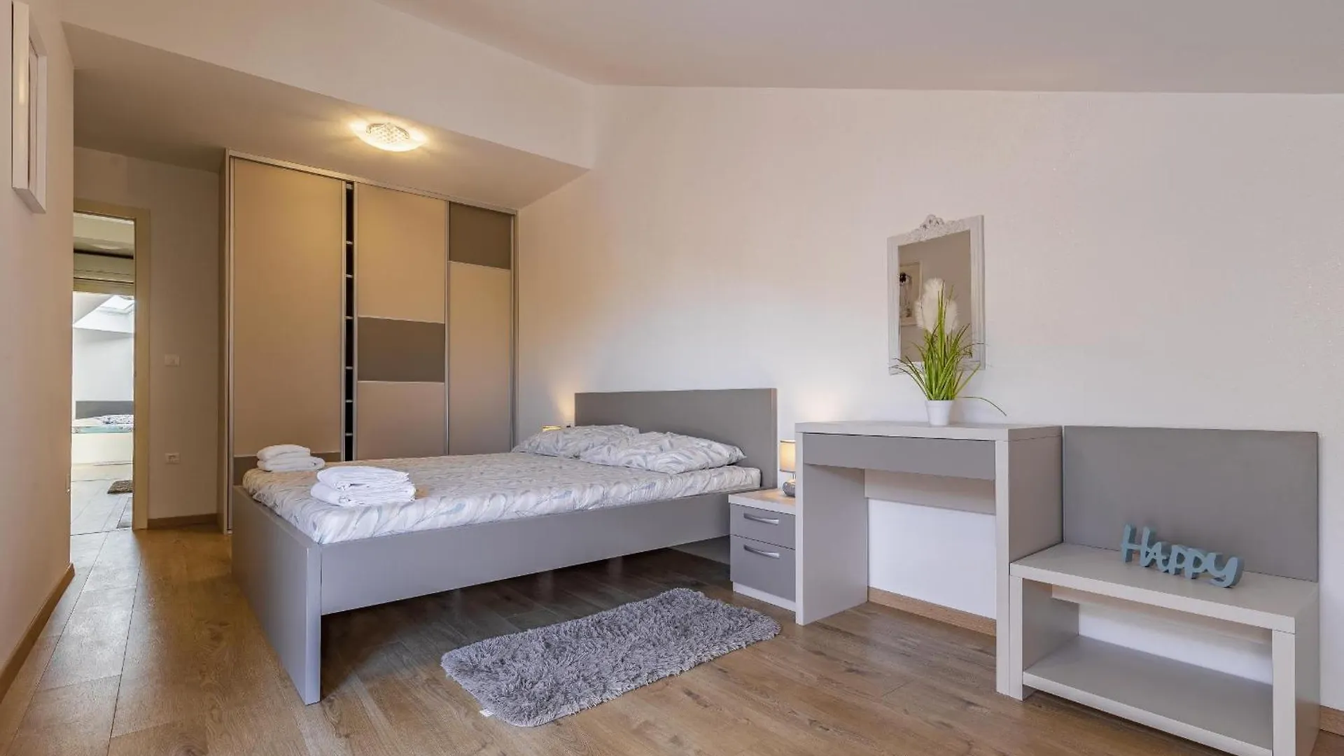 Apartment Leo Pjescana Uvala