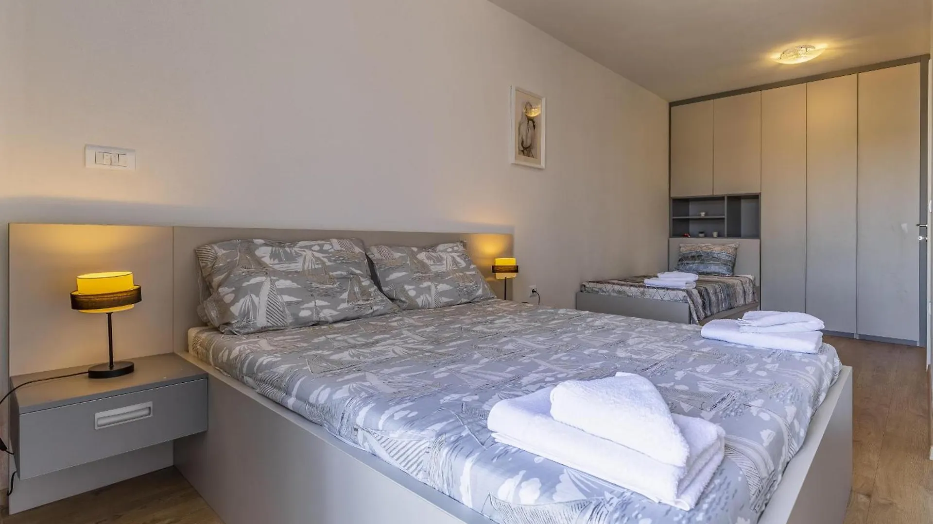Apartment Leo Pjescana Uvala 0*,  Croatia
