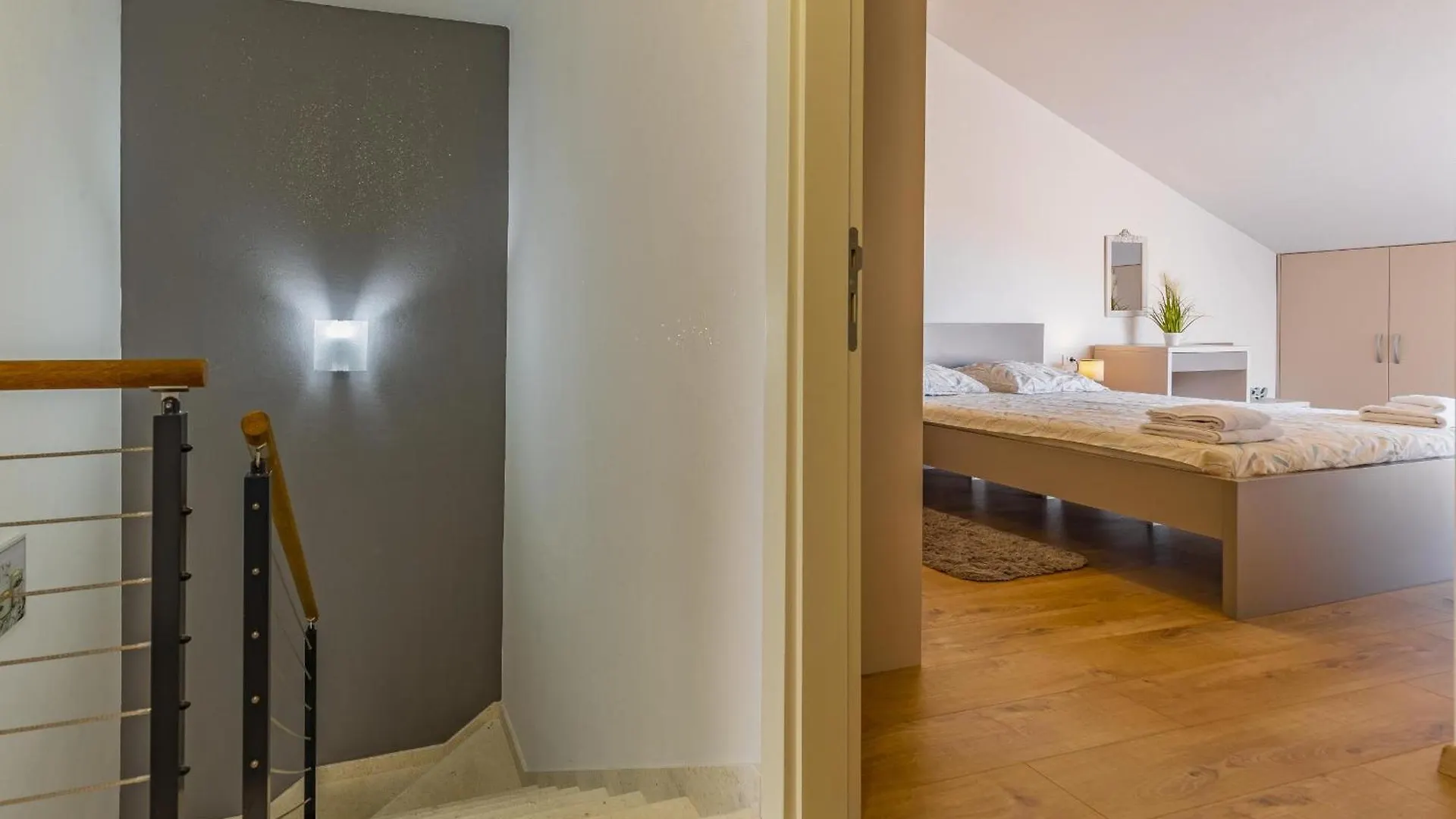 Apartment Leo Pjescana Uvala 0*,  Croatia